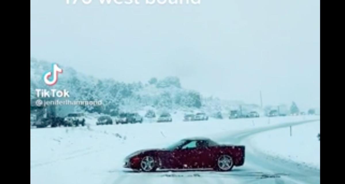 VIDEO - Cette Corvette ne s'en sort définitivement pas sur la route enneigée