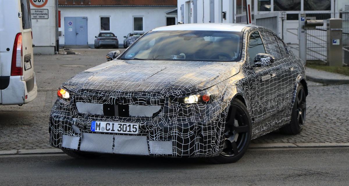 La future BMW M5 (2024) sous un épais camouflage