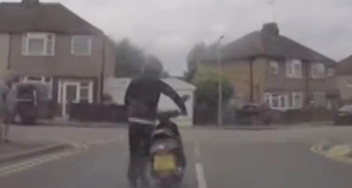 Il simule un accident avec son scooter, heureusement la dashcam a filmé toute l'imposture