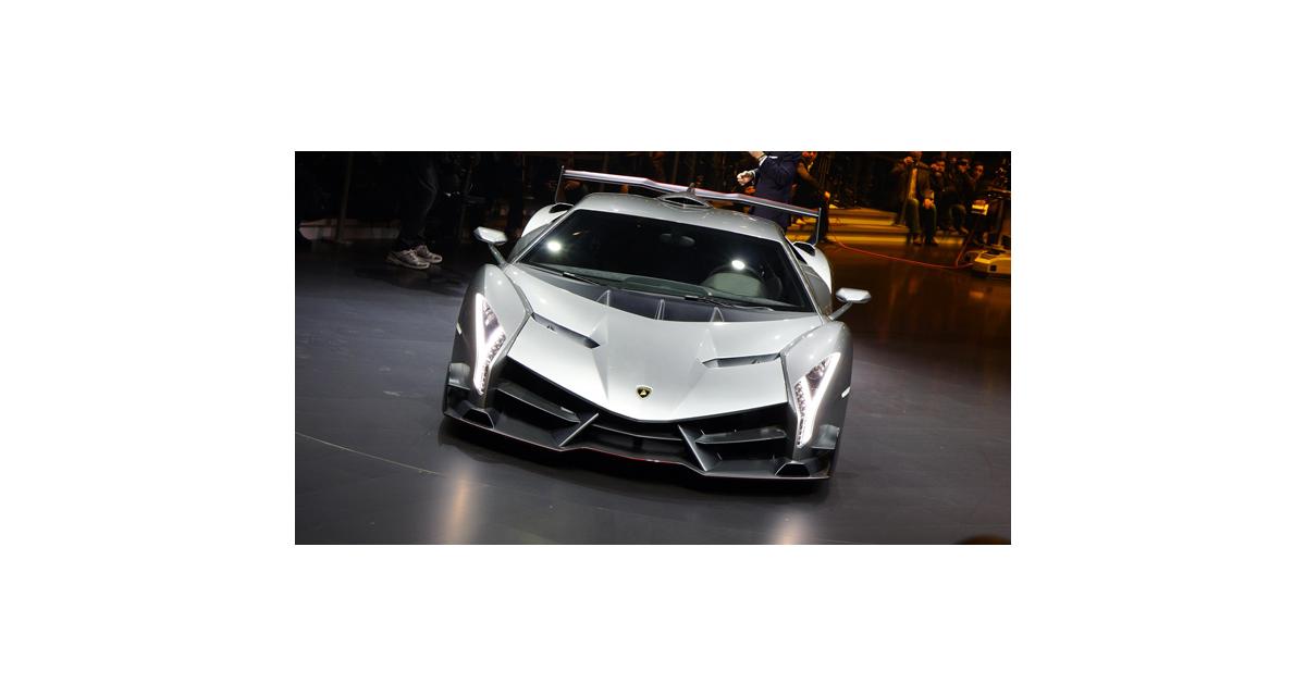Lamborghini Veneno en direct de Genève : le taureau voit rouge
