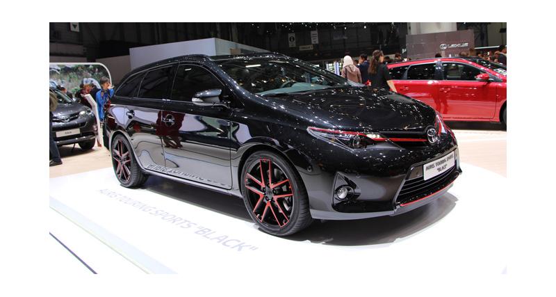  - Toyota Auris Touring Sports Black : nippone dévergondée