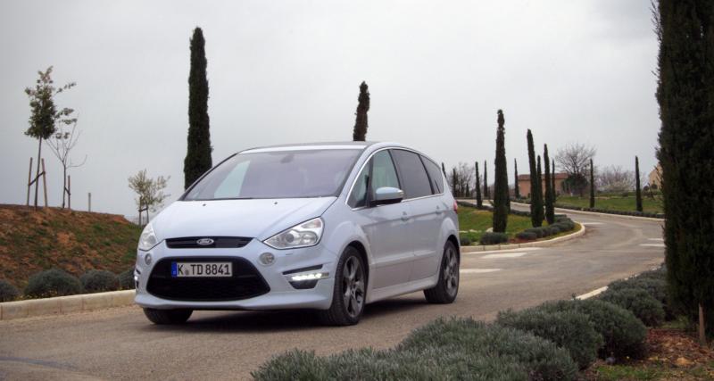  - Contact : Ford S-Max 2010