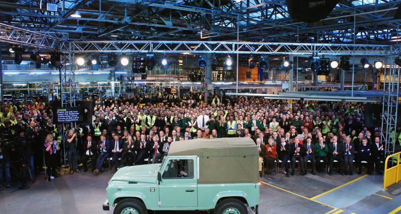  - Le Land Rover Defender dépose les armes