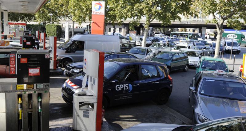  - Fiat bloque le prix des carburants à 1 € le litre pendant trois ans