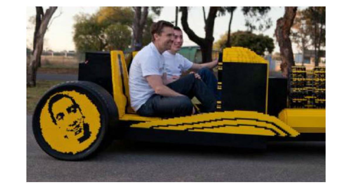 Zapping de la semaine : courses en Twingo, conduire une voiture Lego, vous allez devenir dingo !