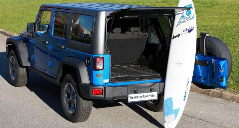 Jeep Wrangler Unlimited Nautic : les beach boys vont l'adorer - Planche de surf intégrée