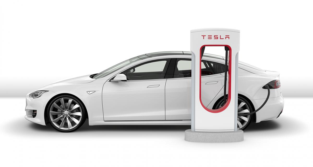 Laisser sa Tesla trop longtemps au Superchargeur devient payant