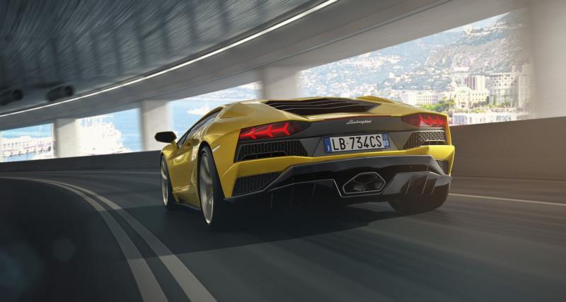 Lamborghini Aventador S : 740 ch et quatre roues directrices - Une limite floue entre S et SV