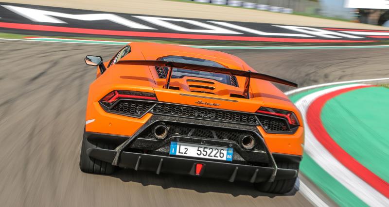 Essai Lamborghini Huracan Performante : le V10 au sommet de son art ? - L'aérodynamique la colle à la route