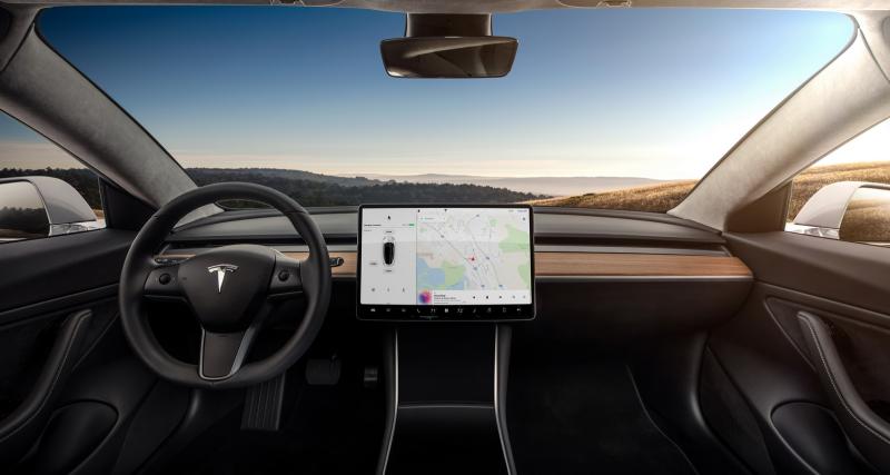 Tesla Model 3 : la version à autonomie prolongée dévoilée - Un intérieur épuré pour préparer l'arrivée de la conduite 100% autonome
