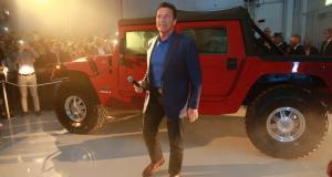 Le ‘’nouveau’’ Hummer présenté à Paris - Schwarzenegger devient ambassadeur du Hummer H1 électrique