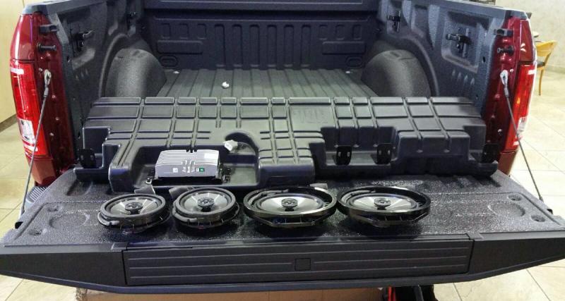  - JBL commercialise un système hi-fi « plug and play » pour le Ford F150