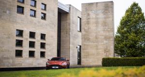 La Lagonda Vision Concept en photos depuis le salon de Genève - Aston Martin en Bourse : quel intérêt ?