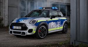 Le futur BMW X5 affronte les éléments en vidéo - La Mini John Cooper Works joue aux voitures de police rebelles