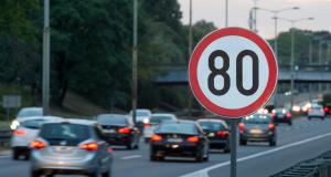 Baisse de la vitesse à 80 km/h : la fronde des députés s'organise - Baisse de la vitesse à 80 km/h : PV et retraits de points au programme