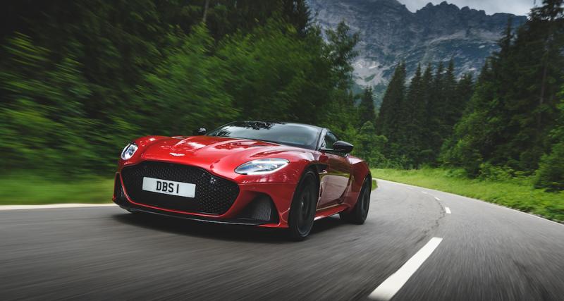  - L’Aston Martin DBS Superleggera voit rouge, découvrez les photos
