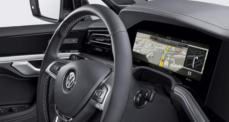 Bosch dévoile le premier combiné d’instrumentation incurvé sur le nouveau VW Touareg - Bosch cockpit Innovision
