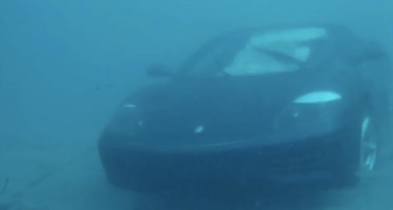  - Un homme jette sa Ferrari 360 Modena dans l’océan (vidéo)