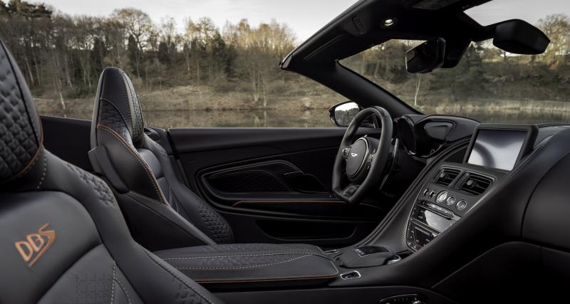 Aston Martin DBS Superleggera Volante : la GT Cabriolet en quatre points - Par rapport au coupé