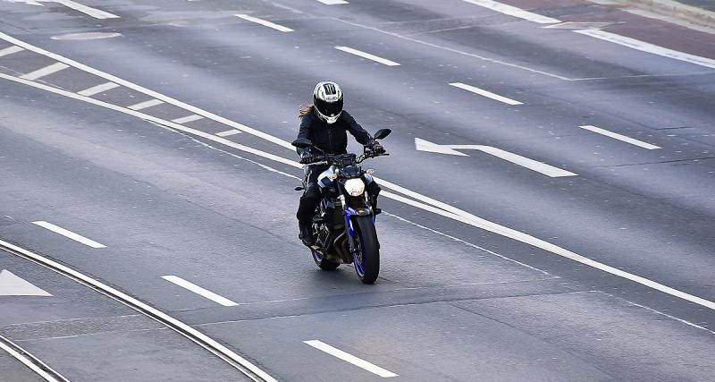  - Un motard fait du wheeling sur l'autoroute A1 (vidéo)