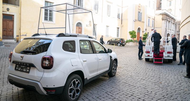 Le Dacia Duster sacré “papamobile” par le pape François - La nuova “papamobile”