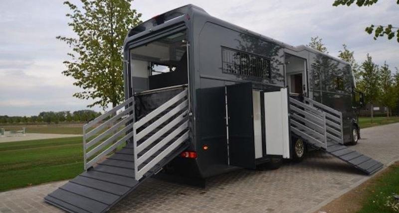 STX AKX 26/400 : le camping-car à 500 000 euros en trois points - Maison au grand air