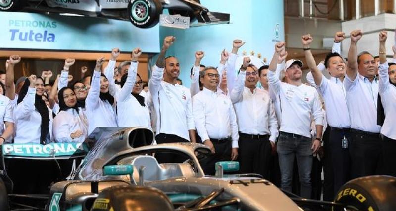 Formule 1 : Hamilton reçoit son titre, Albon et Verstappen récompensés - Lewis Hamilton