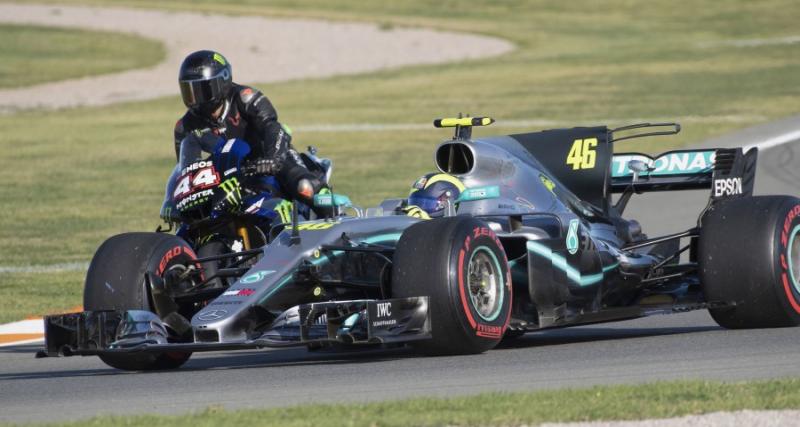  - Le duo Hamilton - Rossi échange leur machine