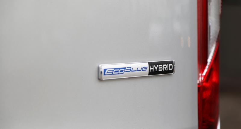 Essai du Ford Tourneo Custom 185 mHEV : le haut de gamme sinon rien - Le Ford Tourneo Custom est maintenant disponible avec une hybridation légère en 48 volts.