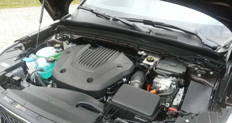 Essai du Volvo XC40 Recharge T5 : la tranquillité dans la balance - Le Volvo XC40 Recharge T5 inaugure la gamme Recharge du constructeur, incluant les modèles hybrides rechargeables comme ici et 100 % électriques prochainement disponibles.