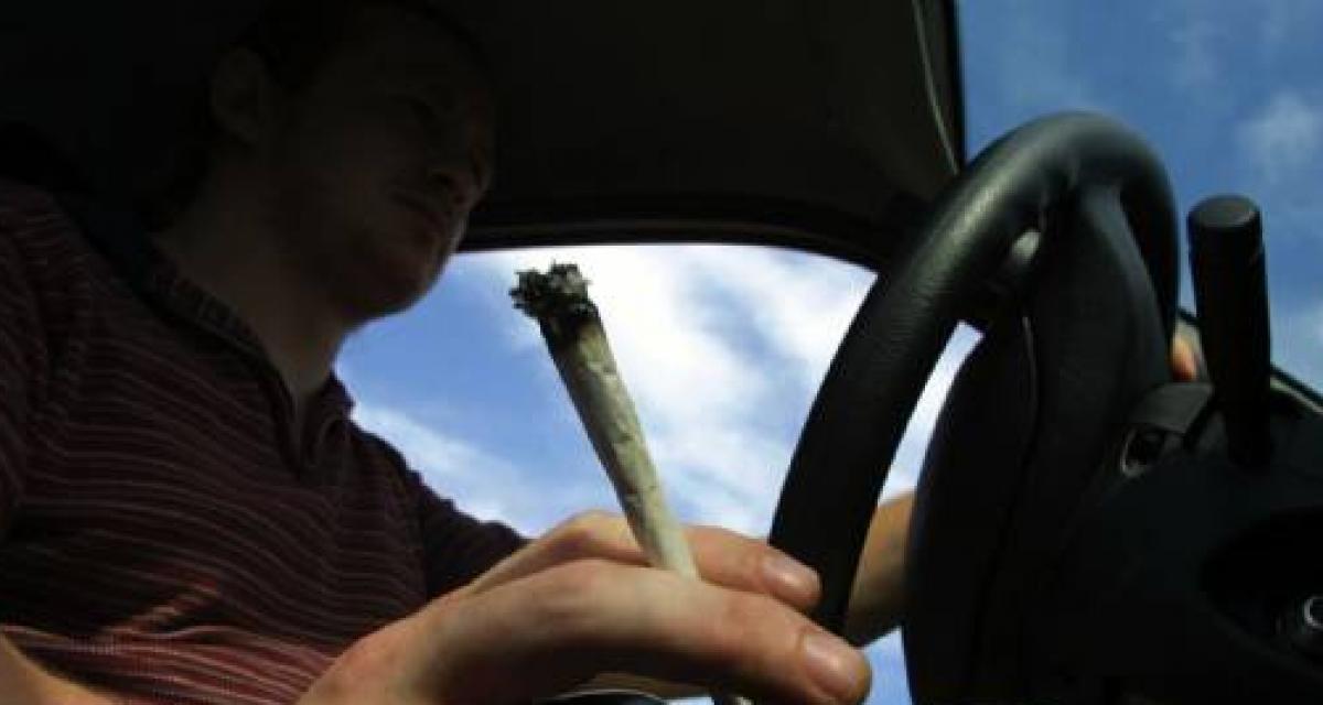 Dépisté positif au cannabis, il roule sans permis de conduire ni assurance
