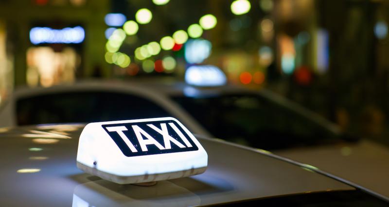  - Fous du volant : un chauffeur de taxi perd son permis, le client finit le trajet
