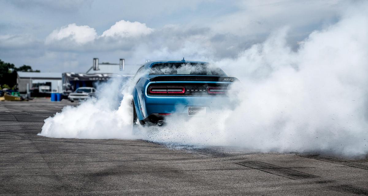 À fond de compteur : en Dodge Challenger SRT Hellcat Redeye à 242 km/h (vidéo)