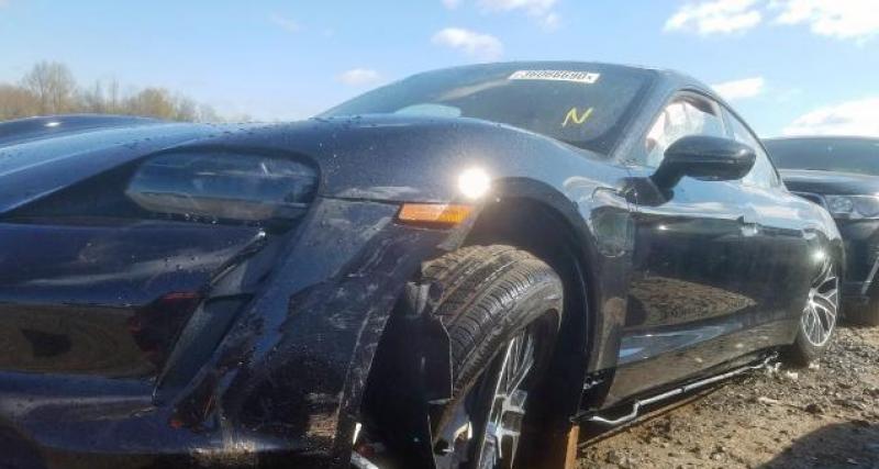  - Un conducteur détruit sa Porsche Taycan après 25 kilomètres et tente de la vendre