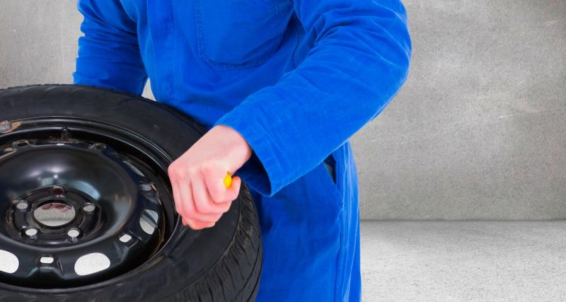 Tendance conso : optez pour le montage de vos pneus à domicile - Changer ses pneus sans bouger