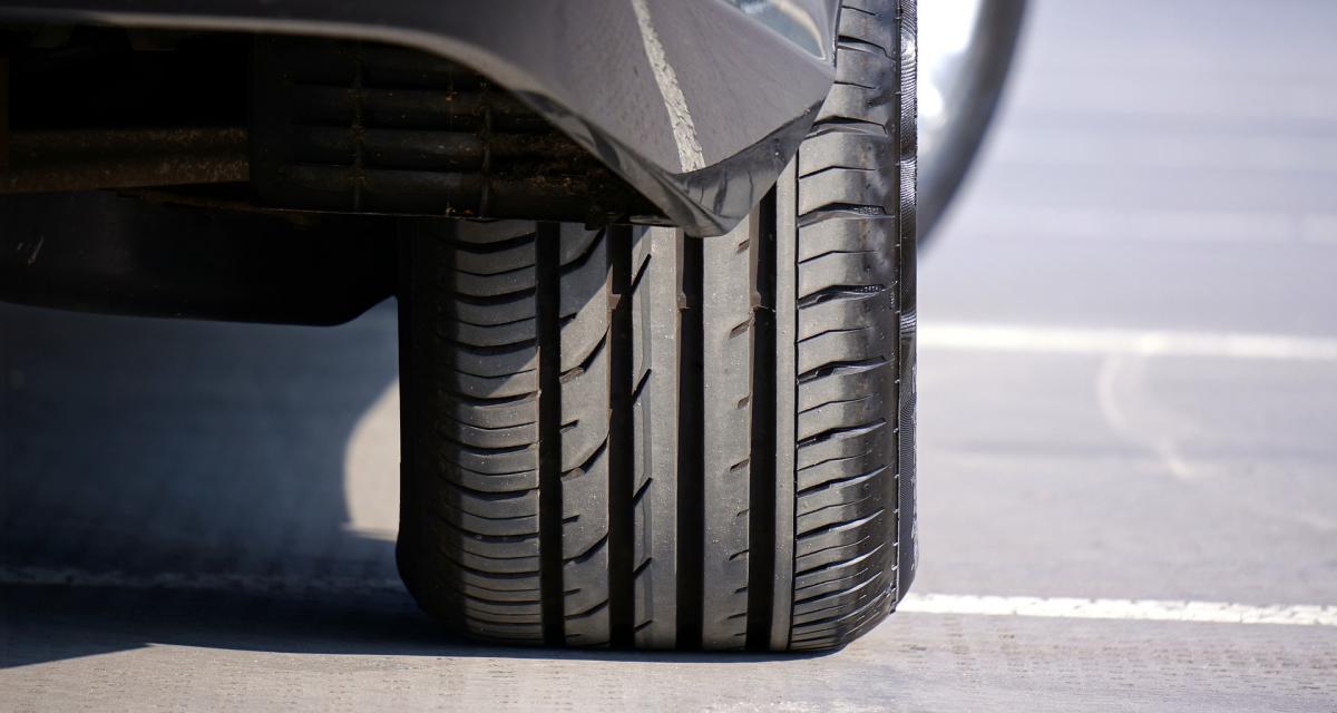 Entretien de ma voiture - pneus sous-gonflés ou sur-gonflés : quels risques sur la route ?
