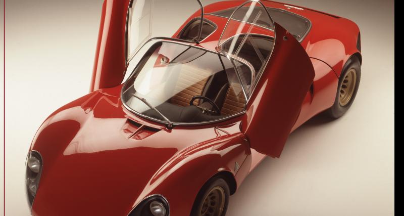 Alfa Romeo Tipo 33 Stradale et Carabo : les fausses jumelles, révolution de style - La 33 Stradale, dérivée routière du modèle de course