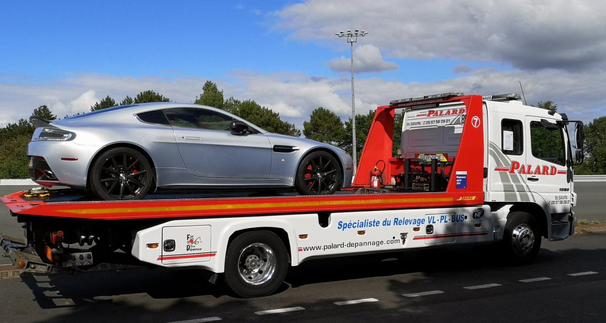 Au volant d'une Aston Martin, un conducteur britannique se fait flasher à 190 km/h et perd son permis