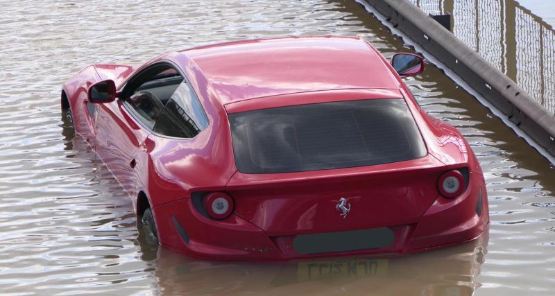  - La rupture d’une canalisation provoque le chaos à Londres, une Ferrari FF piégée