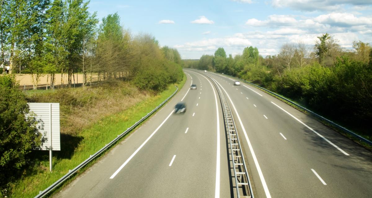 Fou du volant : à 170 km/h sur l'autoroute, l'automobiliste clandestin récolte une belle amende