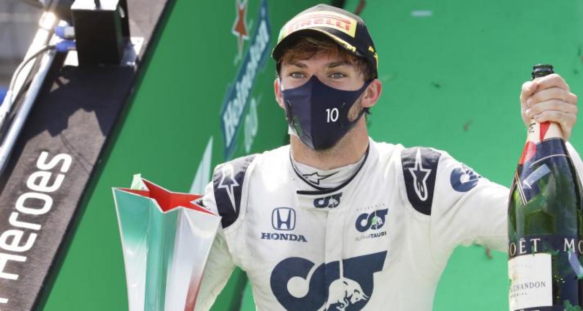 Pierre Gasly, profitant de sa première victoire en Formule 1