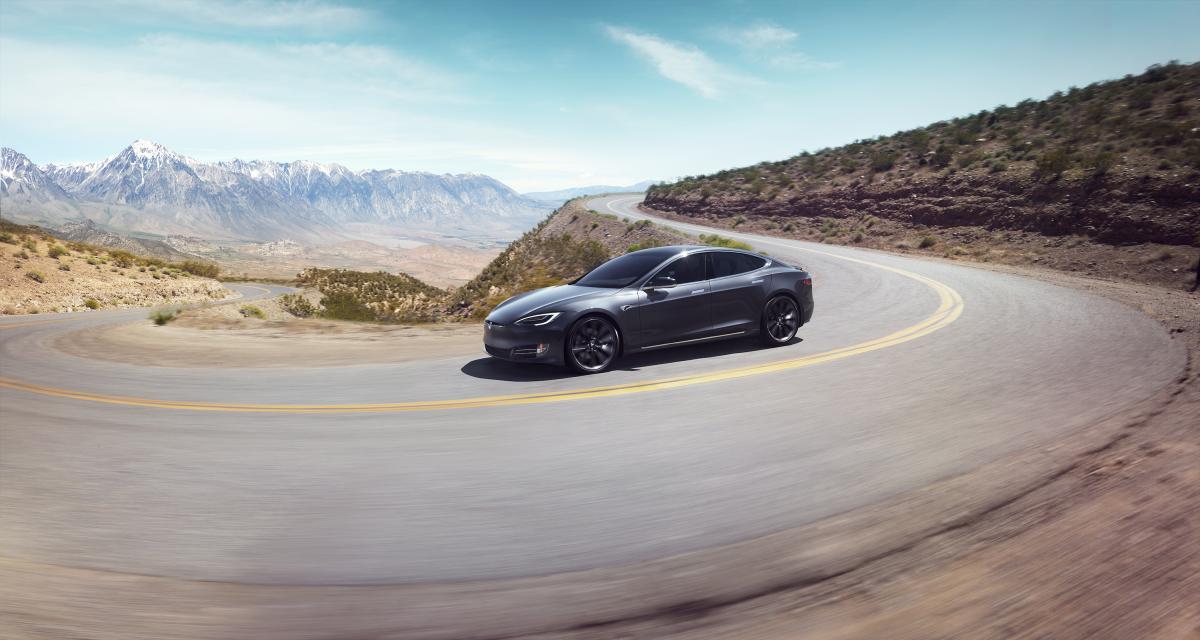 La nouvelle Tesla Model S Plaid en démonstration à Laguna Seca : elle met une trempe à la Lucid Air (vidéo)