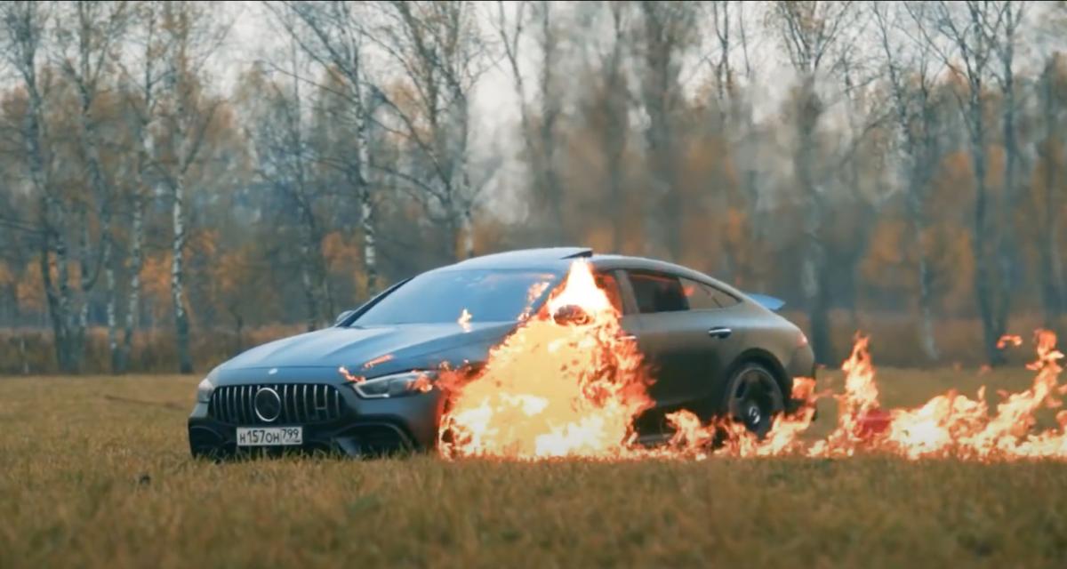 Il met le feu à son Mercedes-AMG GT 63 S volontairement, coup de gueule ou coup de pub ? Une chose est sûre, c'est débile (vidéo)