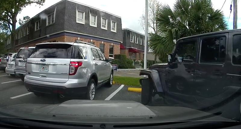  - Voler une place de parking : c’est plus simple avec un Jeep Wrangler ! (vidéo)
