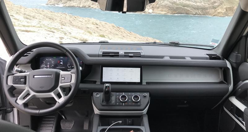Essai Land Rover Defender 110 : le tout-terrain est-il devenu un vrai luxe ? - A bord, un luxe intrigant