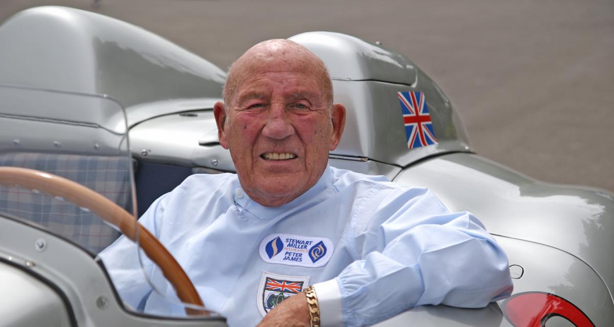 Sir Stirling Moss sur ses dernières années, toujours derrière un volant 