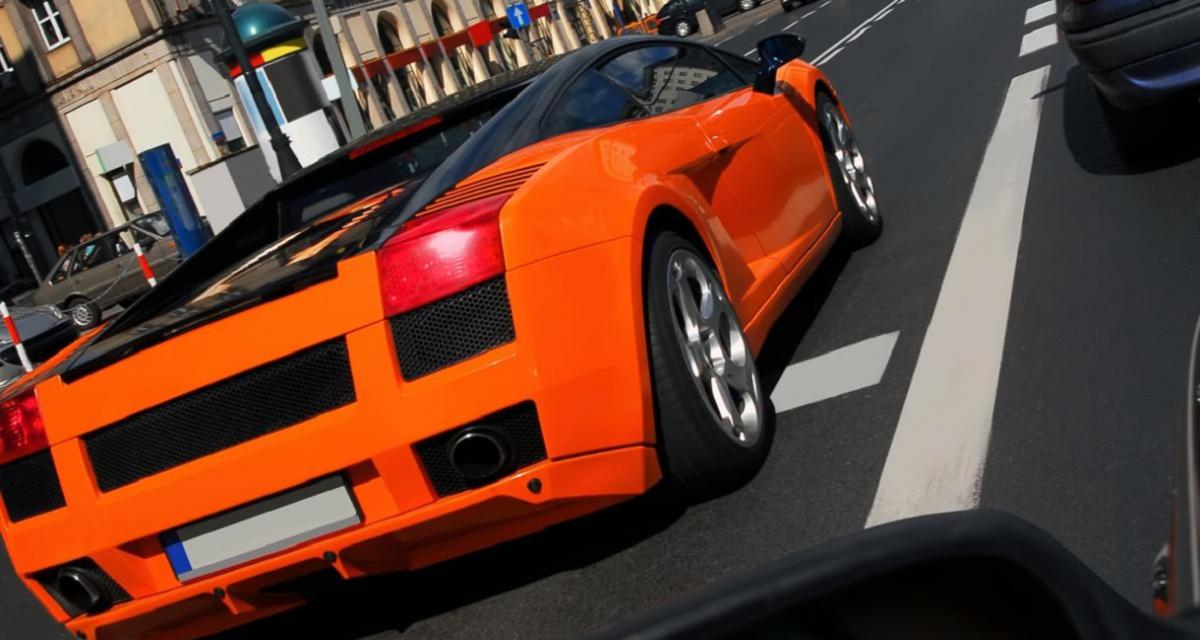 Des policiers italiens livrent un rein en Lamborghini Huracan !