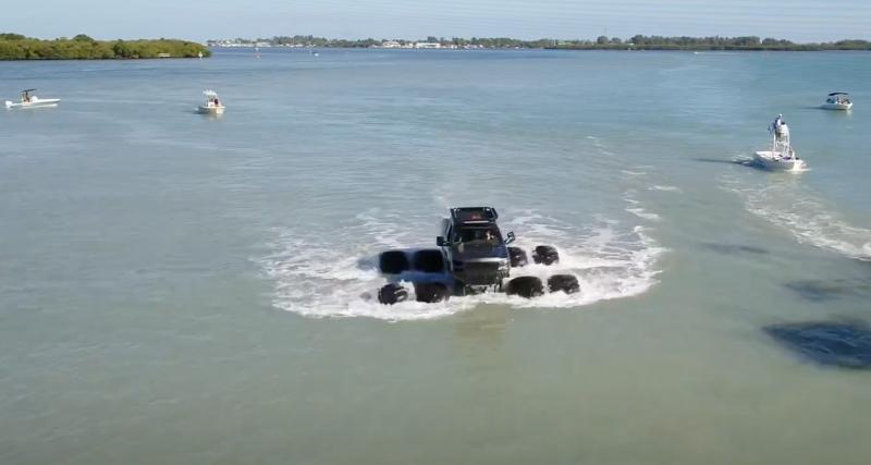  - Cet Américain transforme son Chevrolet Silverado en un véritable véhicule aquatique (vidéo)