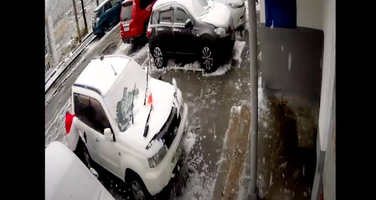 Une dalle de béton tombe sur sa voiture : il échappe de peu à la mort ! (vidéo)