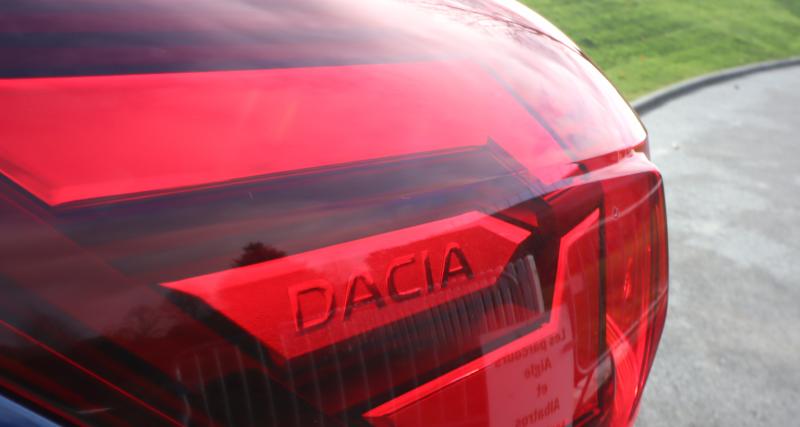 La Dacia Sandero Stepway et sa couleur exclusive orange Atacama.